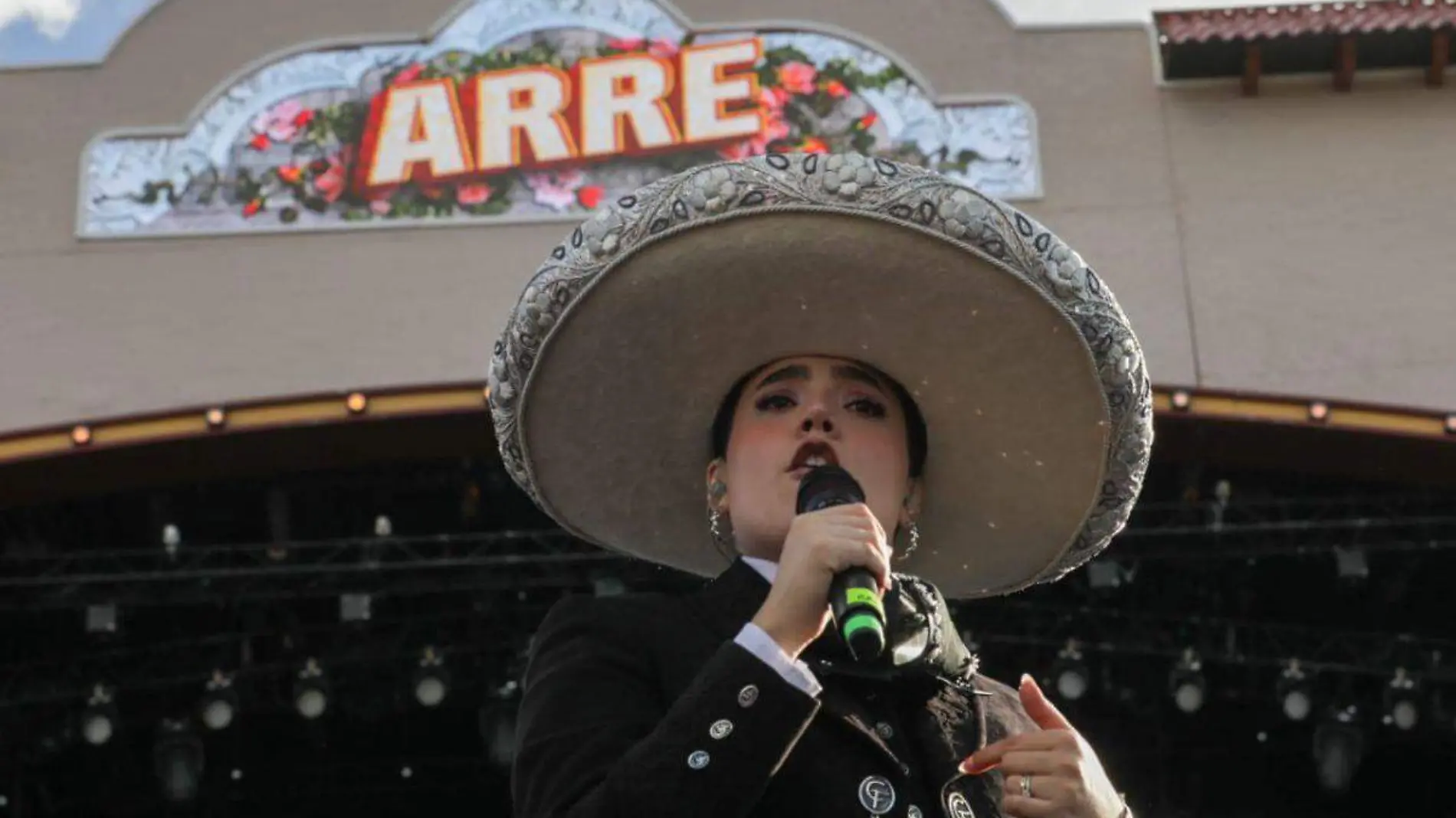 Camila Fernández y Los Aptos calientan el arranque del segundo día del festival Arre HSBC